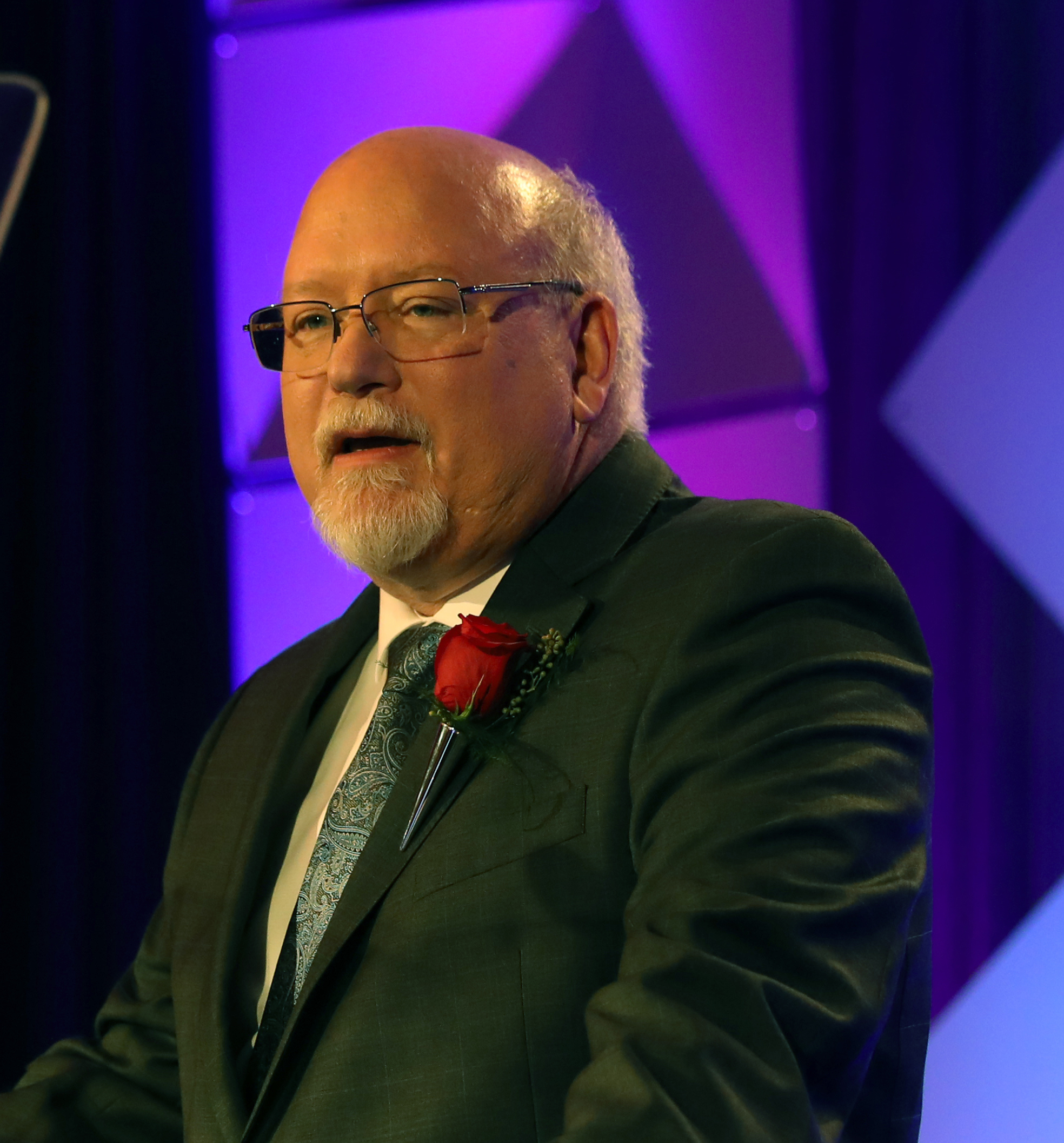 Taylor Swift's beaded bracelets are putting plastic beads back in ...