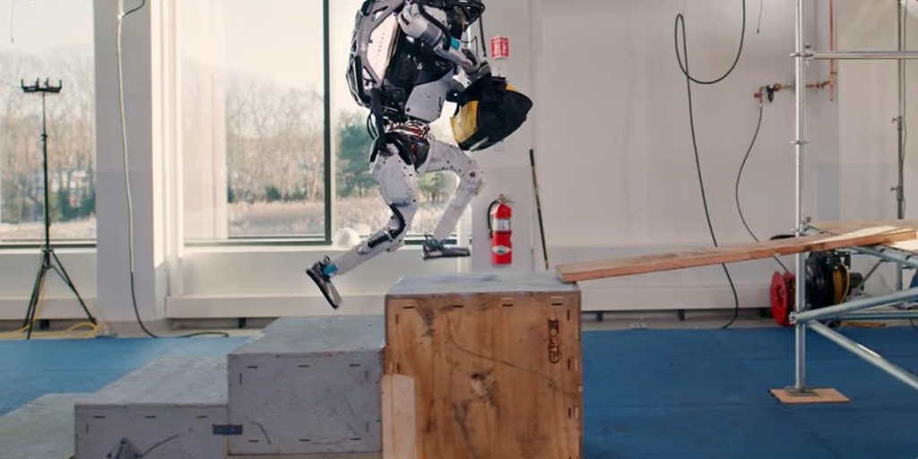 Celebrating cobots | Plastics News - Vimarsana News