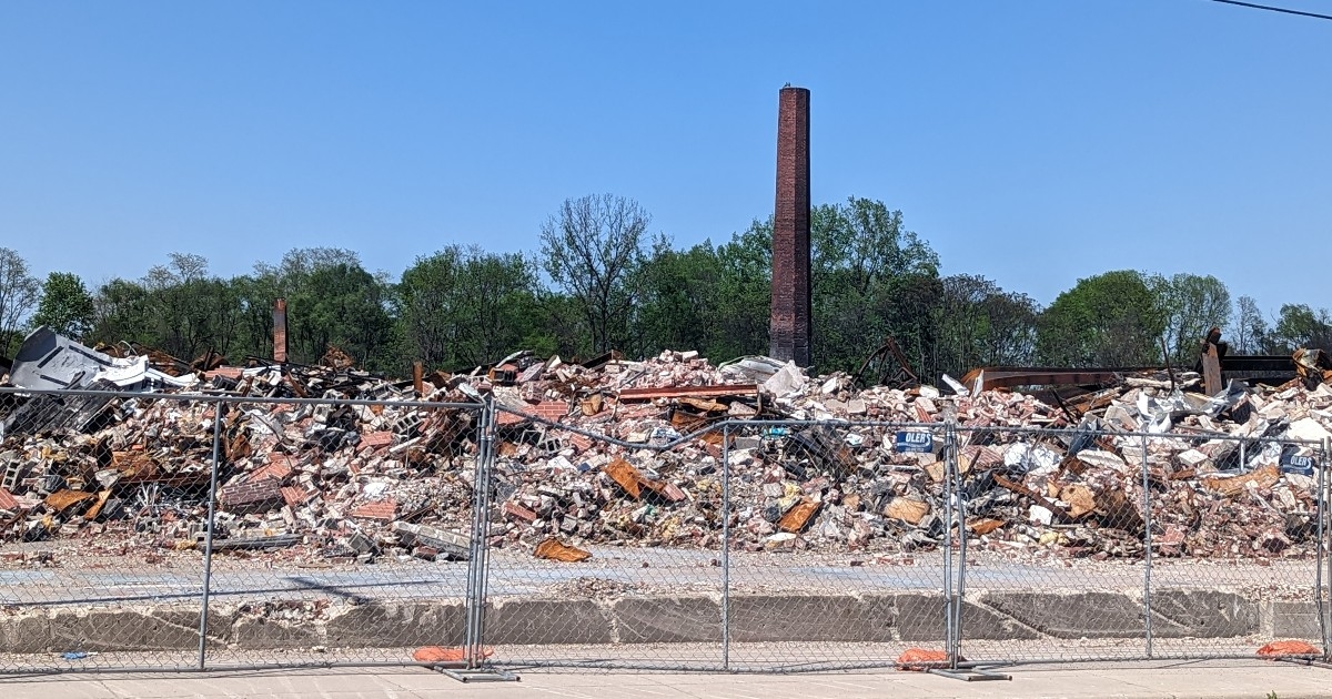 Owner of Indiana recycled plastics firm blames city for massive fire in