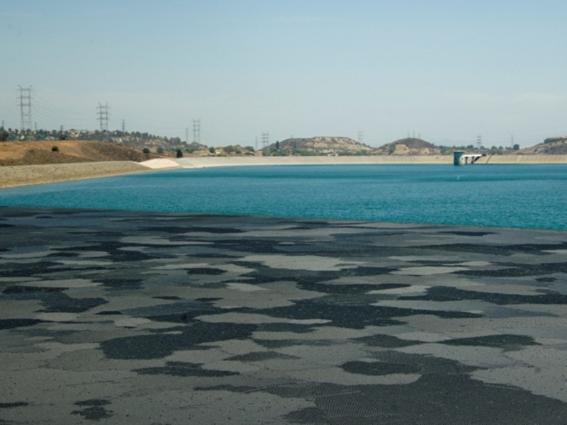 PlasticballsprotectCaliforniareservoirs Plastics News