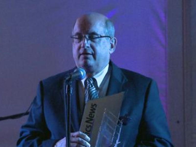 HofferacceptsProcessoroftheYearAward Plastics News